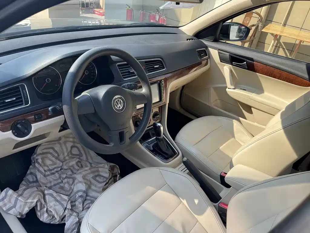 VOLKSWAGEN LAVIDA 2013