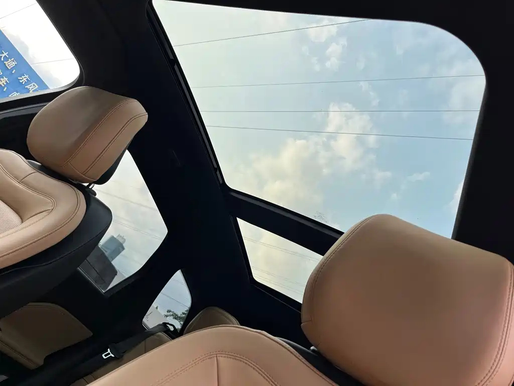 LINCOLN ADVENTURER 2020