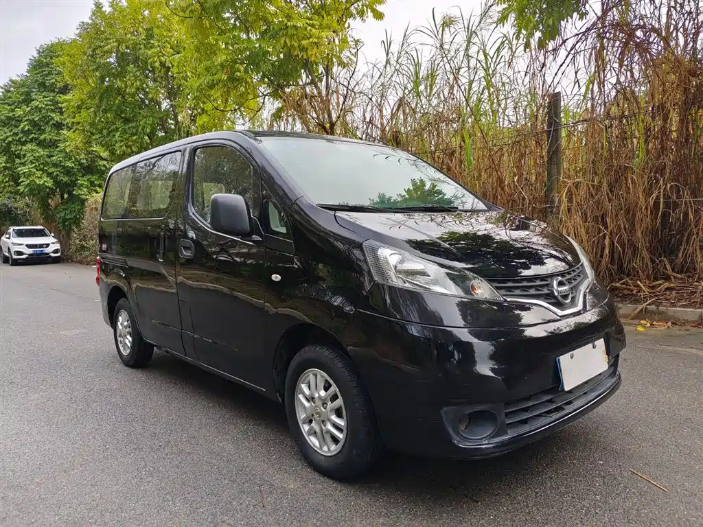 NISSAN NV200 2013