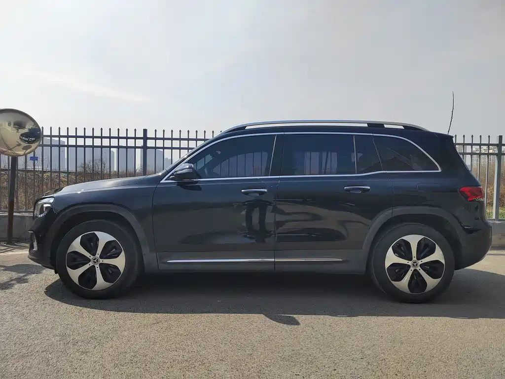 MERCEDES BENZ GLB 2023