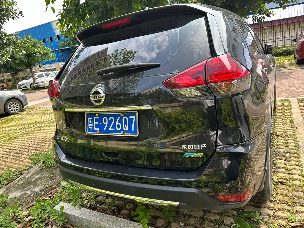 NISSAN X-TRAIL 2018