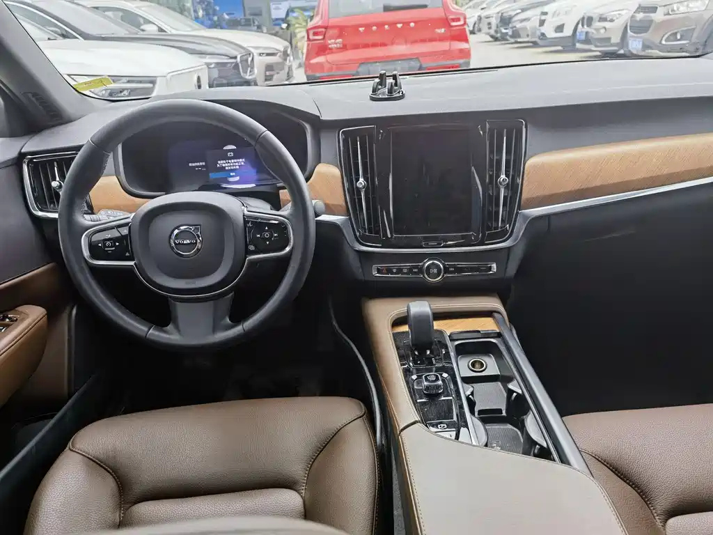 VOLVO S90 2023