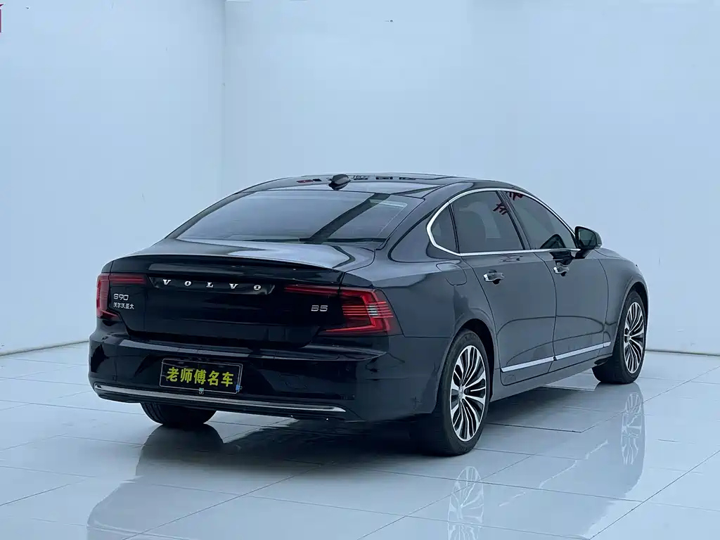 VOLVO S90 2022