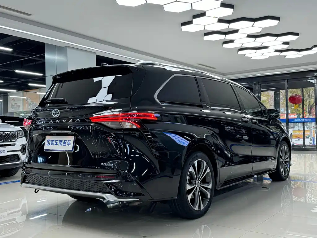 TOYOTA GRANVIA 2023