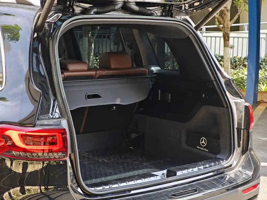 MERCEDES BENZ GLB 2023