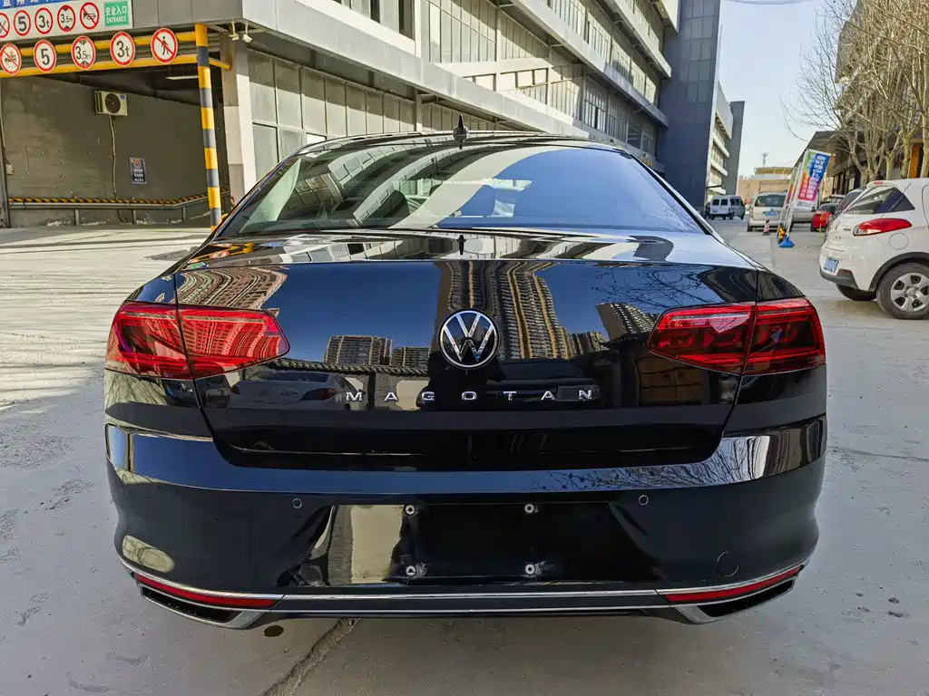VOLKSWAGEN MAGOTAN 2021