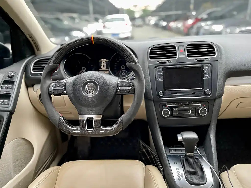 VOLKSWAGEN GOLF 2011