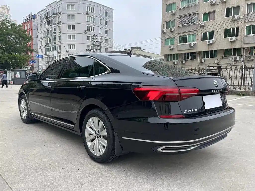 VOLKSWAGEN PASSAT 2021