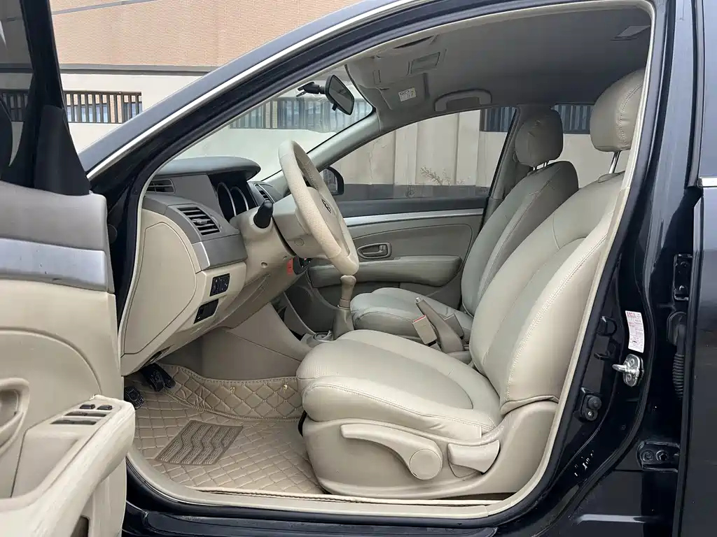 NISSAN SYLPHY 2014