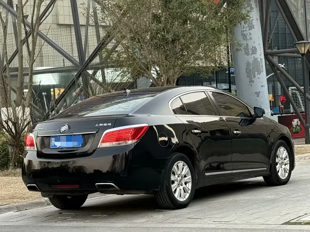 BUICK LACROSSE 2011
