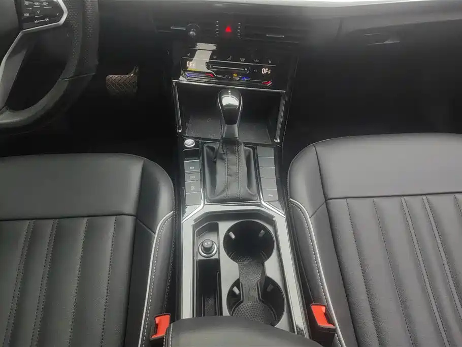VOLKSWAGEN PASSAT 2023