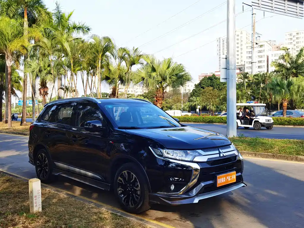 MITSUBISHI OUTLANDER 2020