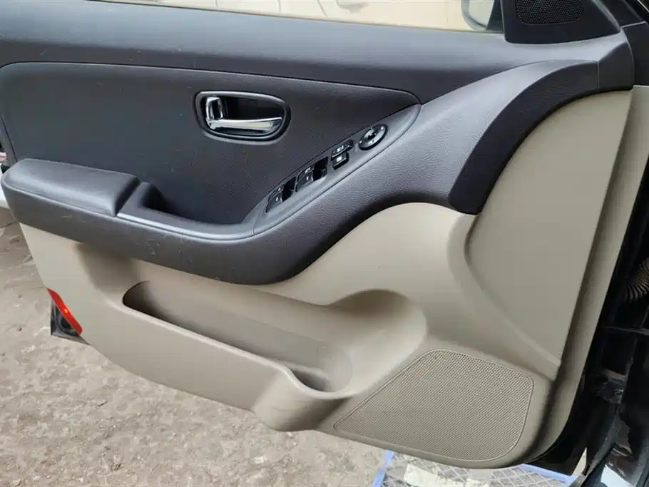 HYUNDAI CELESTA 2011