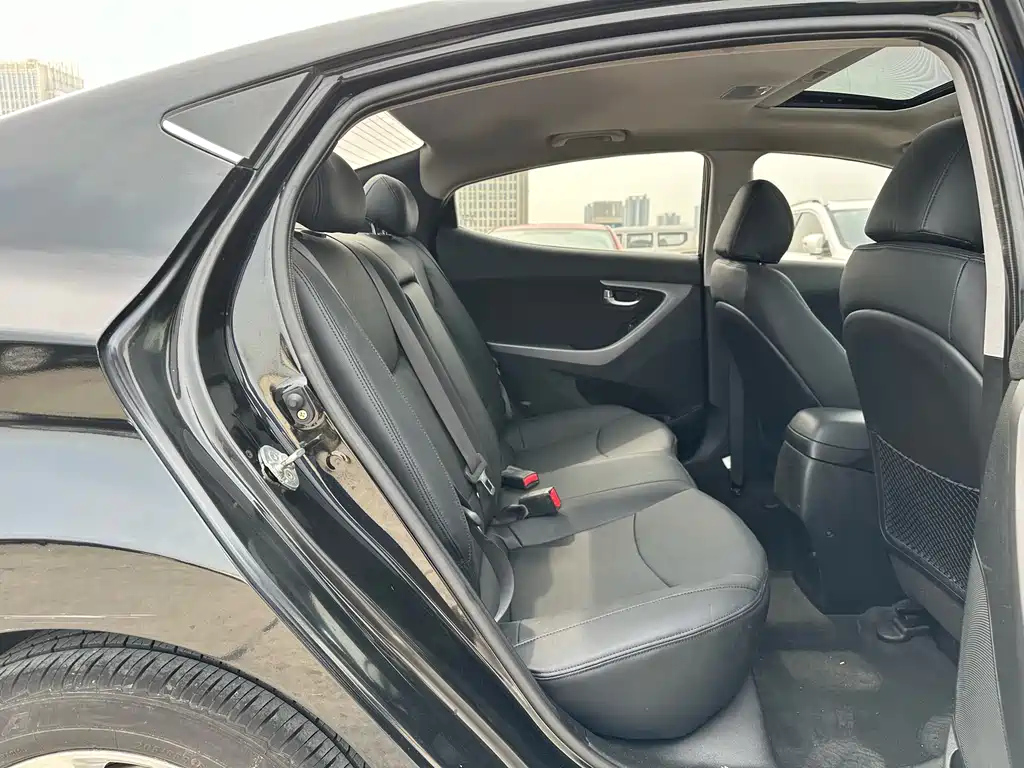 HYUNDAI ELANTRA 2016