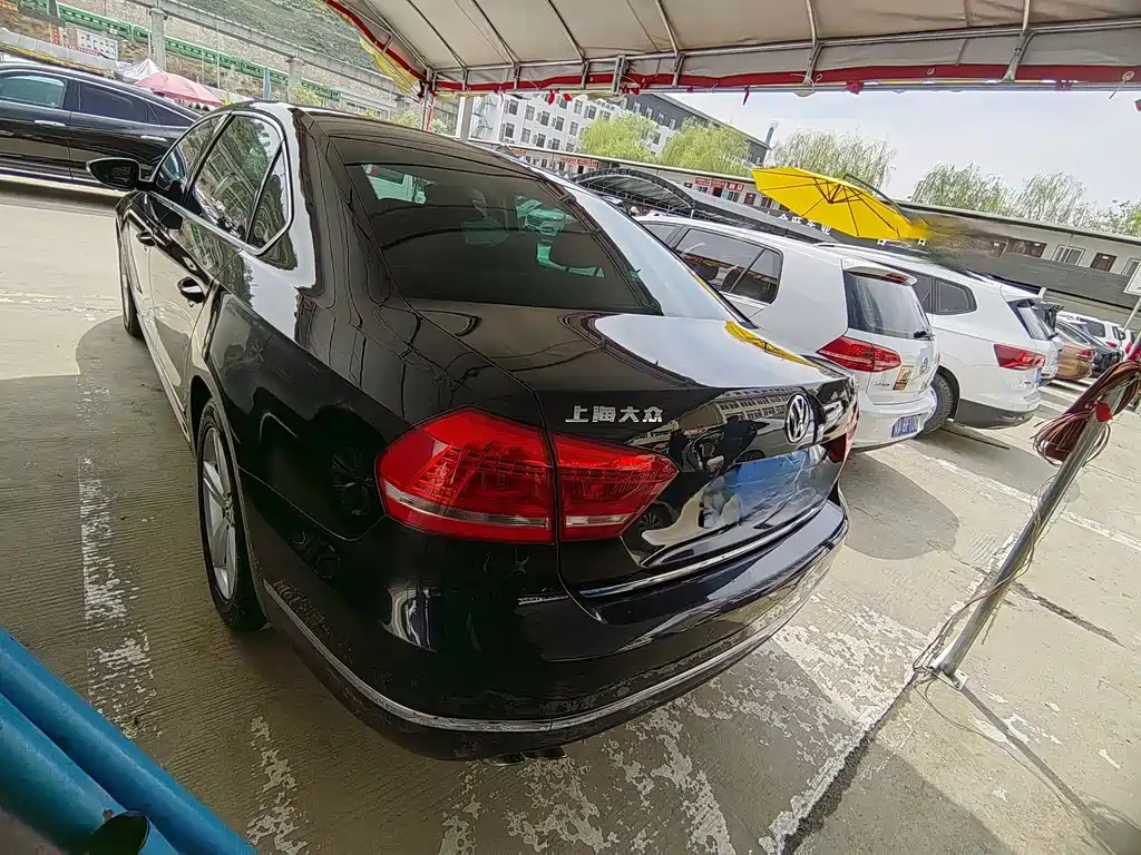 VOLKSWAGEN PASSAT 2012