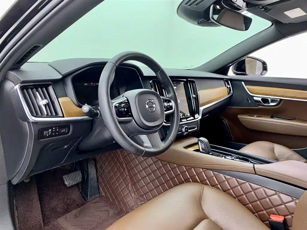 VOLVO S90 2021