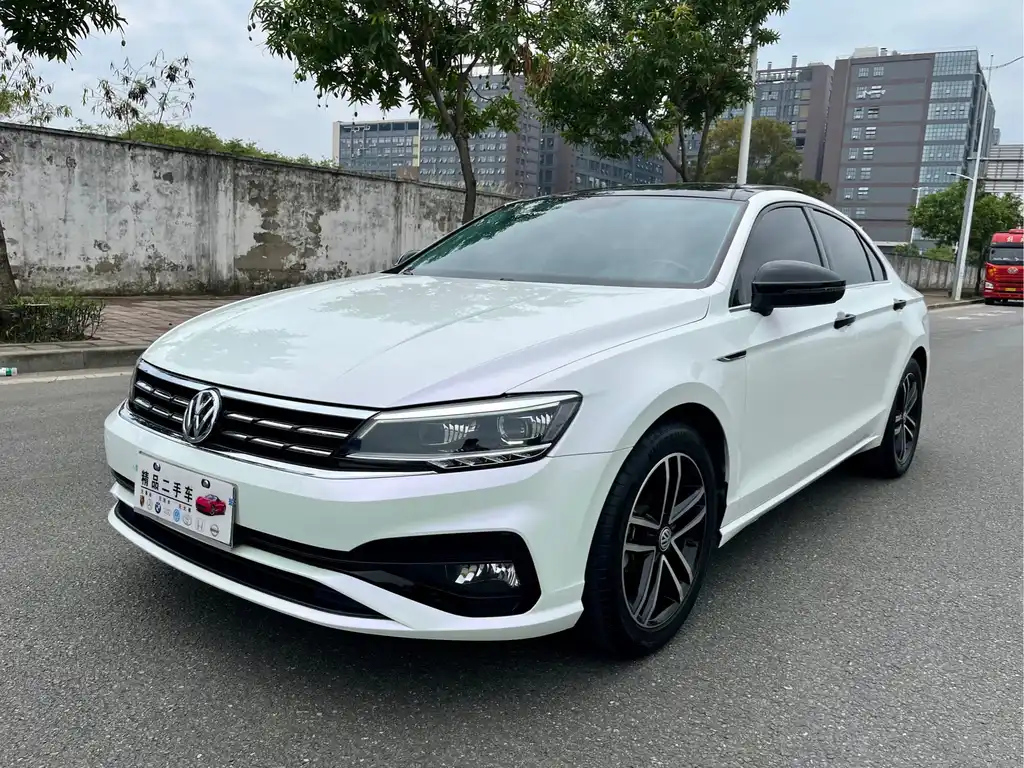 VOLKSWAGEN LAMANDO 2021