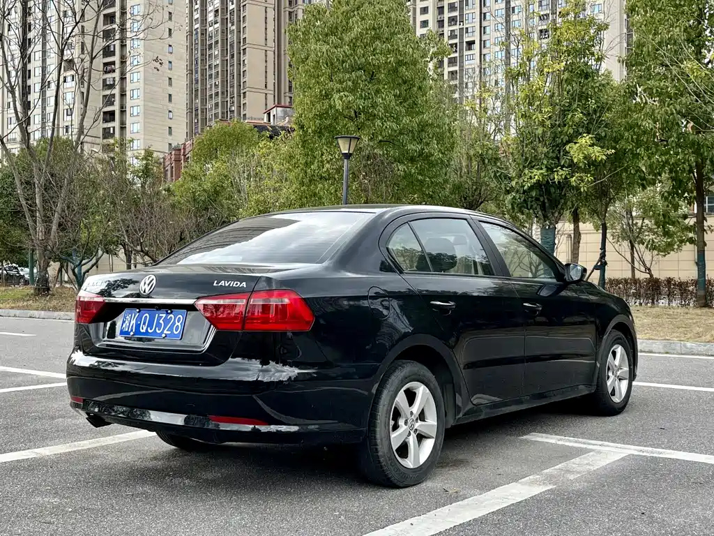 VOLKSWAGEN LAVIDA 2015