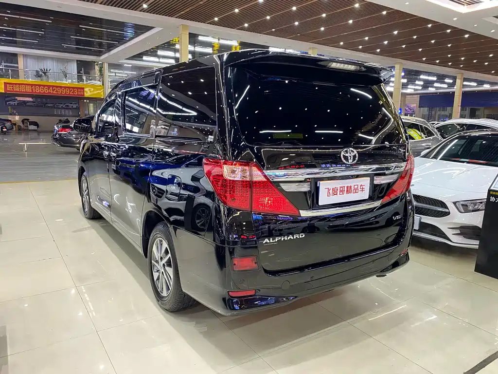 TOYOTA ALPHARD 2013