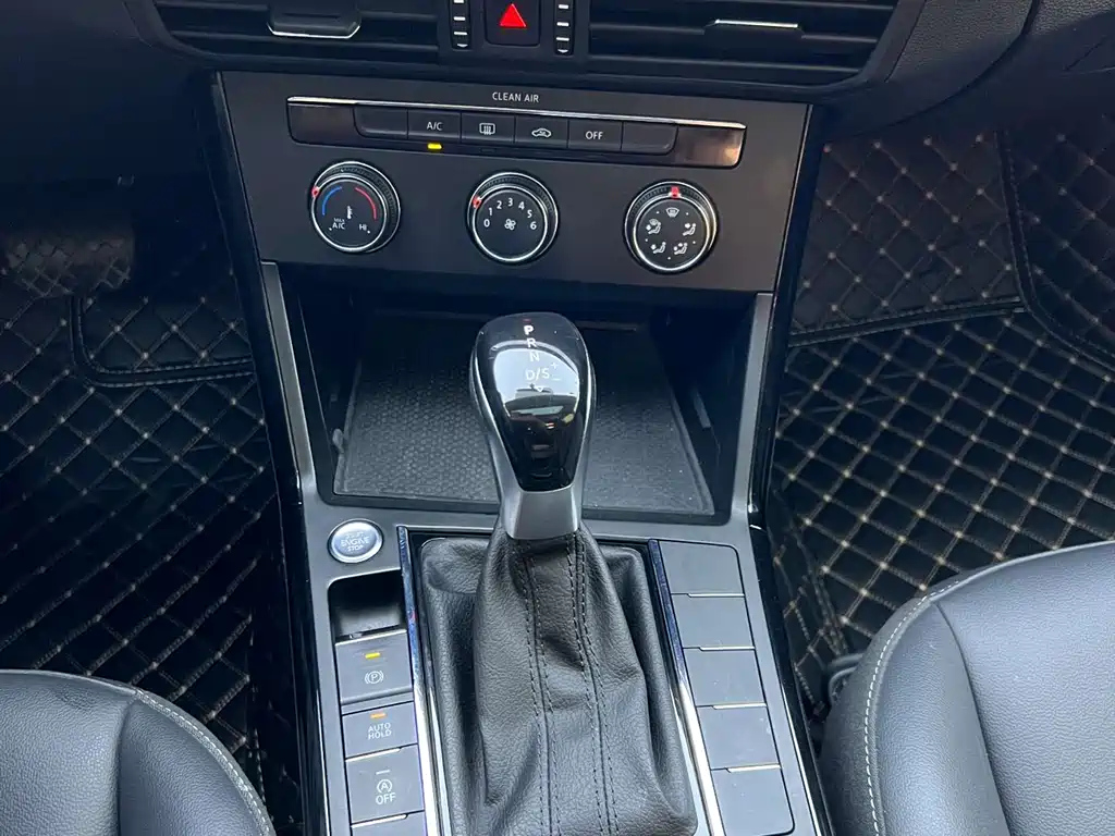 VOLKSWAGEN PASSAT 2022