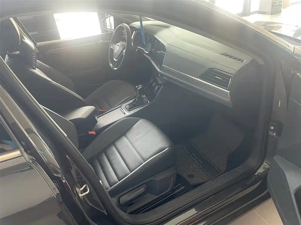 VOLKSWAGEN SAGITAR 2021