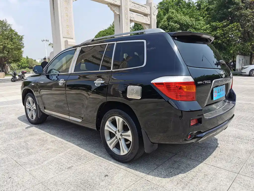 TOYOTA HIGHLANDER 2010