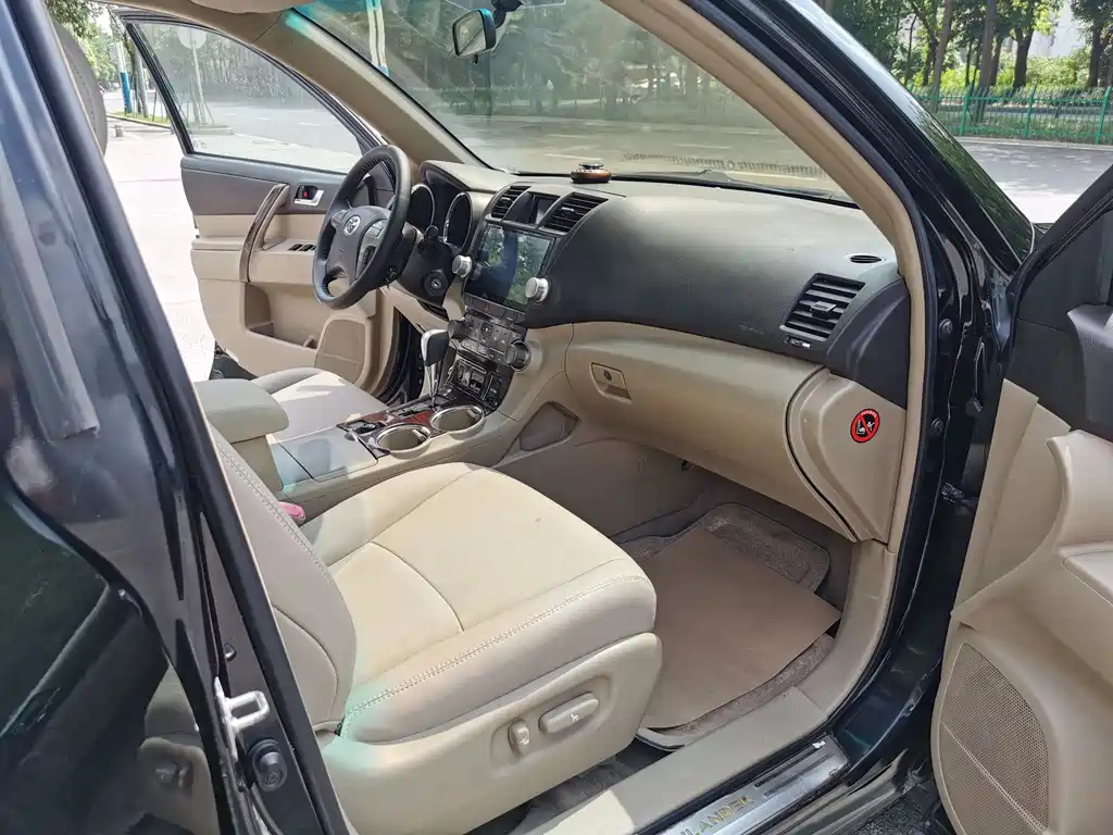 TOYOTA HIGHLANDER 2010