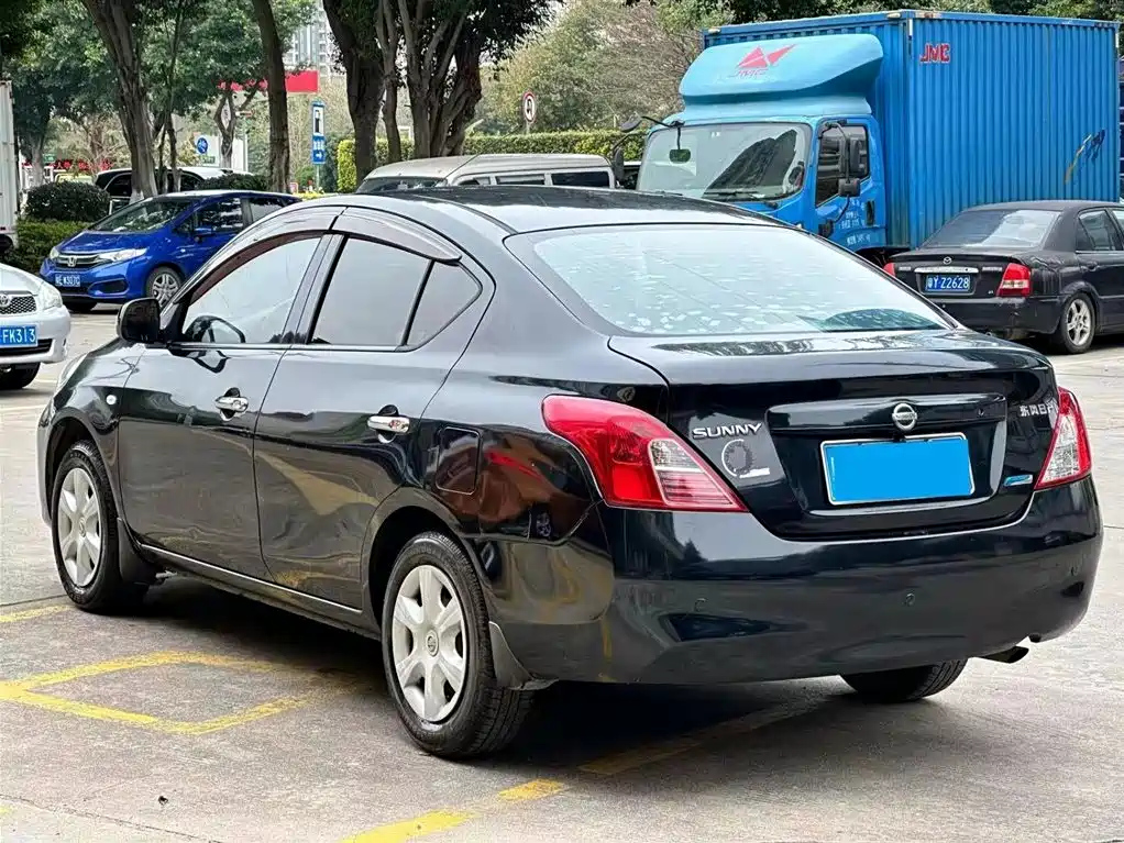 NISSAN SUNNY 2012