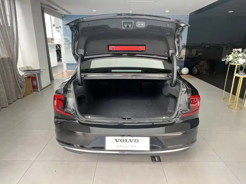 VOLVO S90 2022