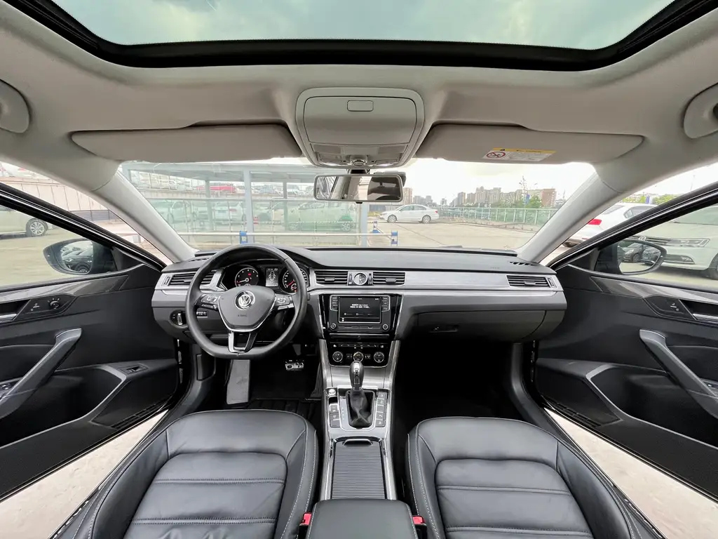 VOLKSWAGEN PASSAT 2017