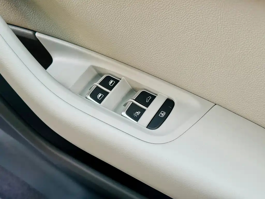 AUDI A6L 2012