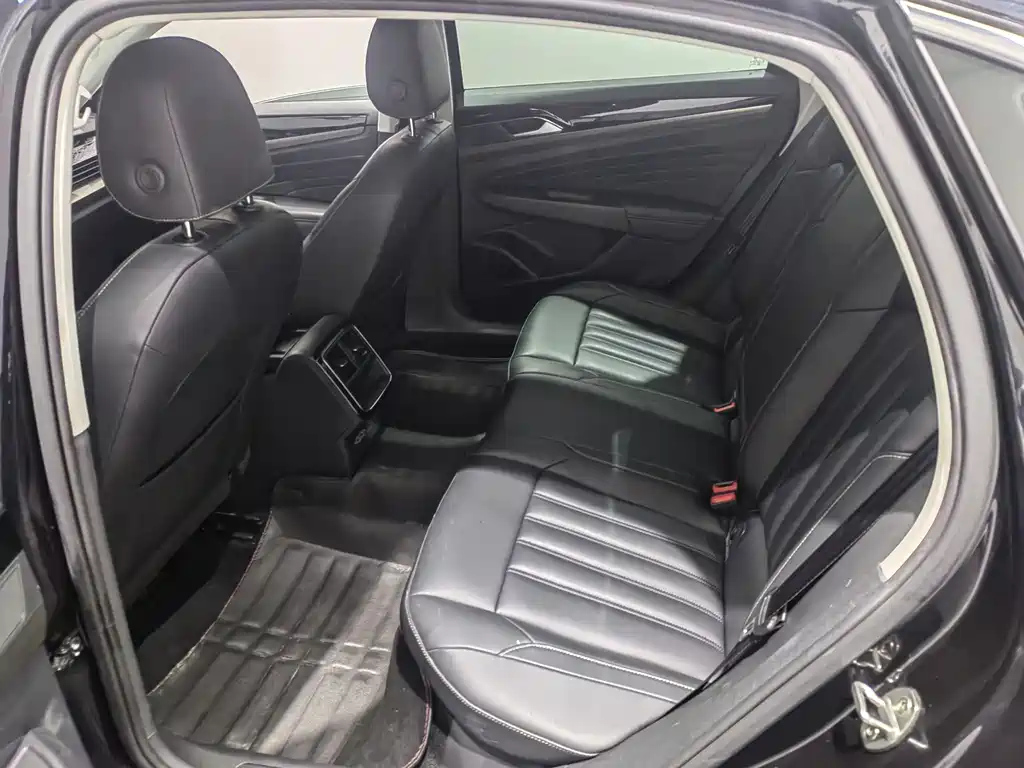 VOLKSWAGEN PASSAT 2020
