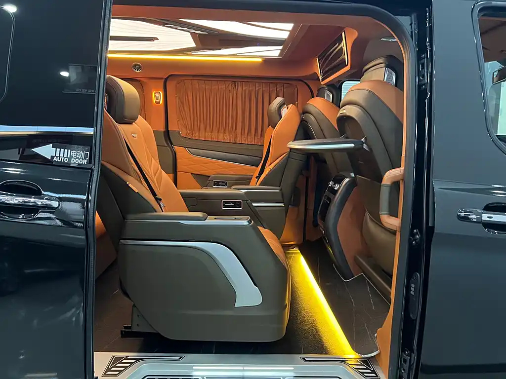 FORD TOUREO 2024