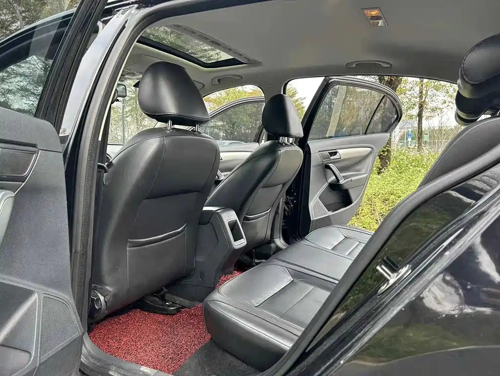VOLKSWAGEN LAVIDA 2015