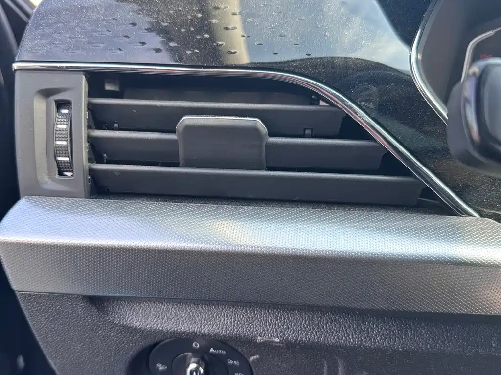VOLKSWAGEN PASSAT 2024