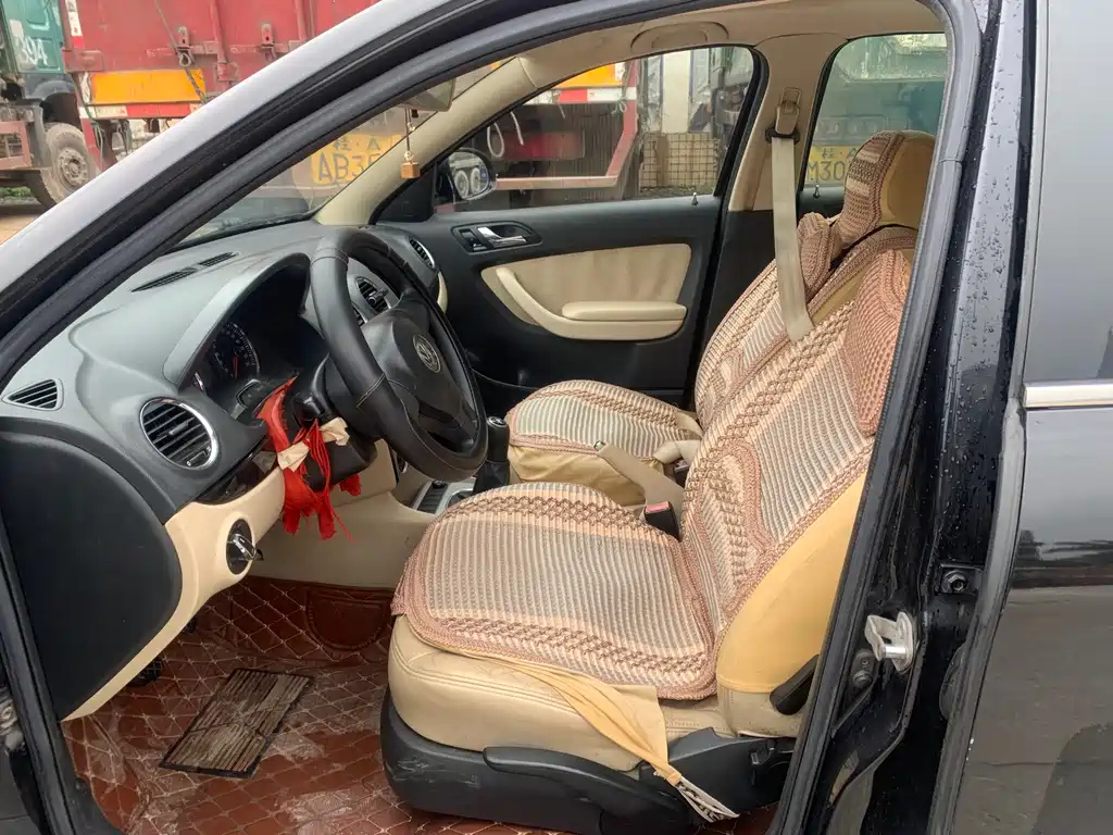 VOLKSWAGEN LAVIDA 2012