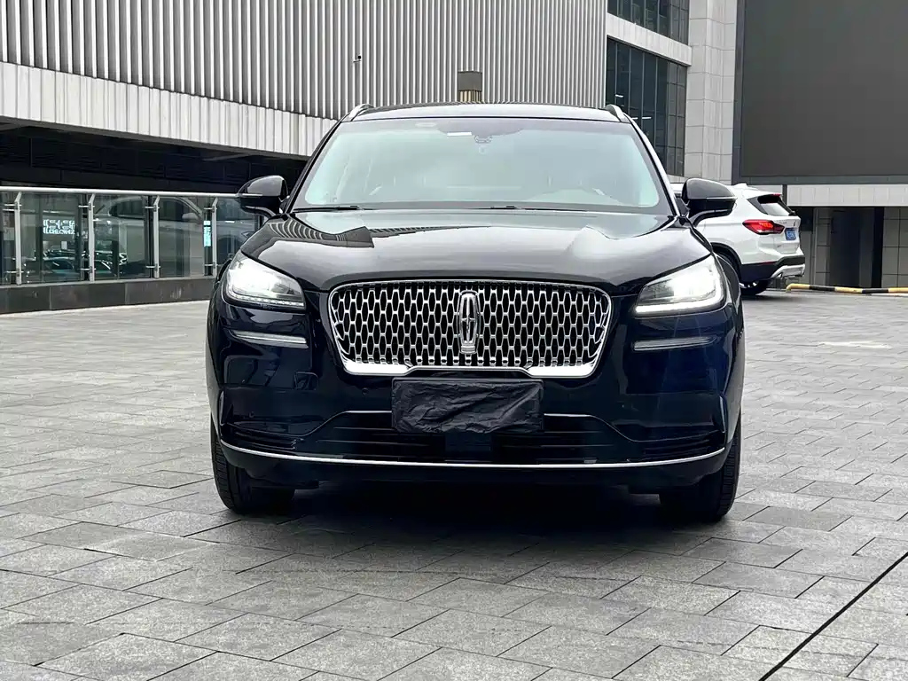 LINCOLN ADVENTURER 2022