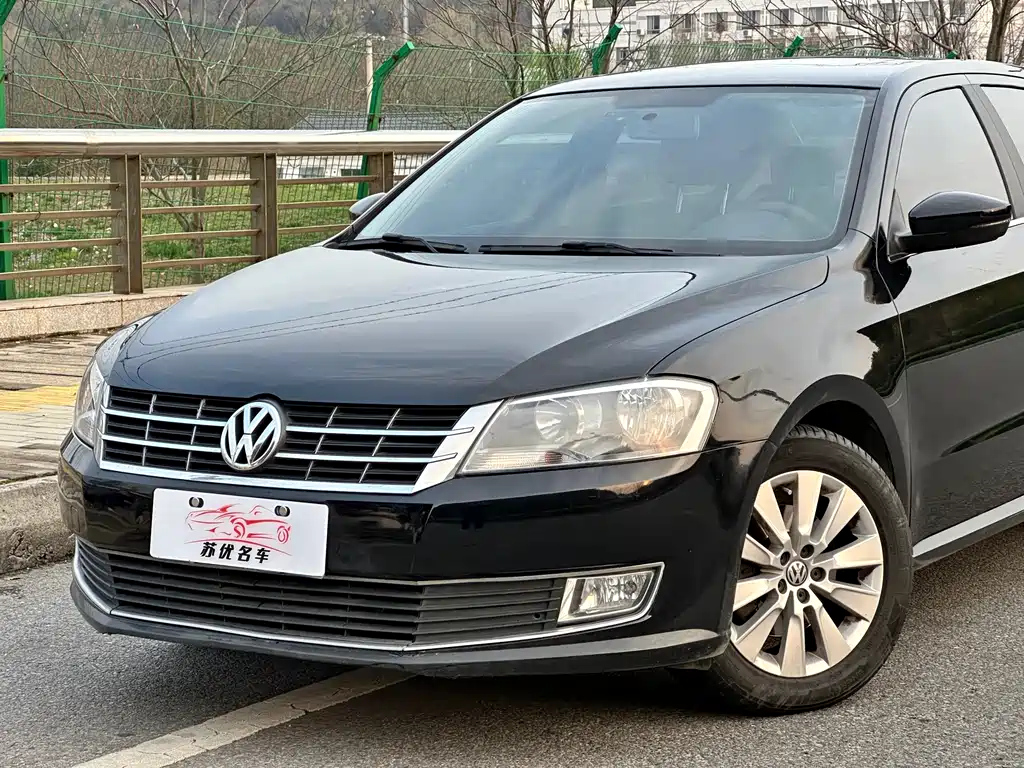 VOLKSWAGEN LAVIDA 2014