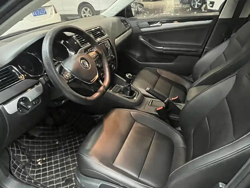 VOLKSWAGEN SAGITAR 2017