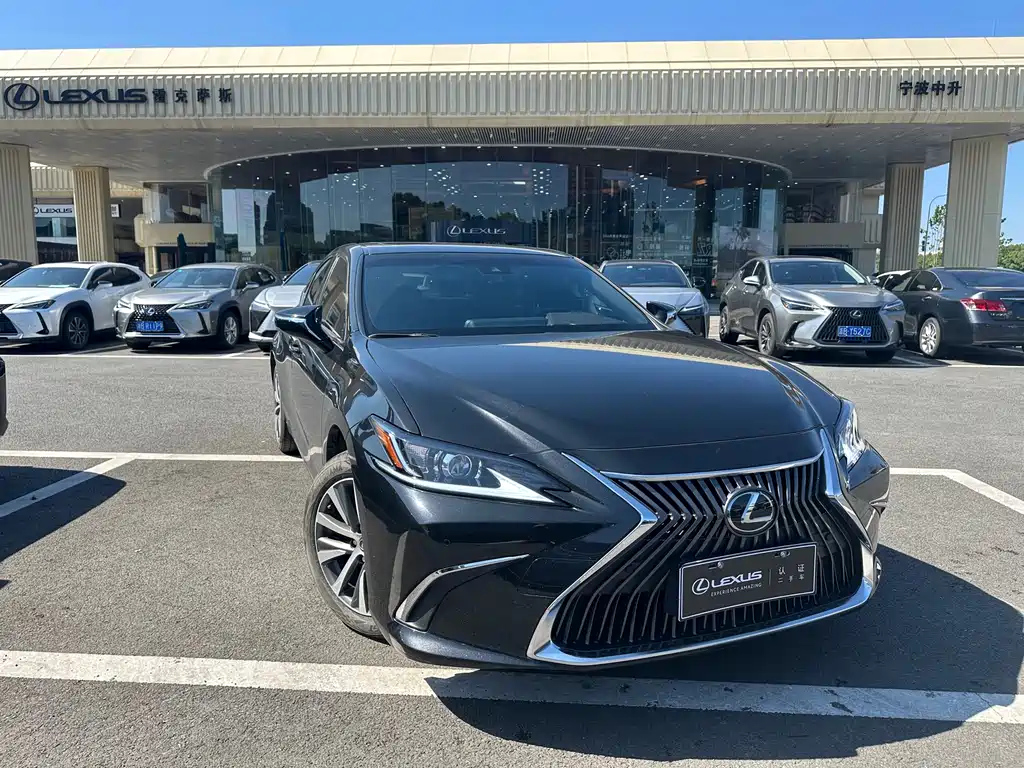 LEXUS ES 2021