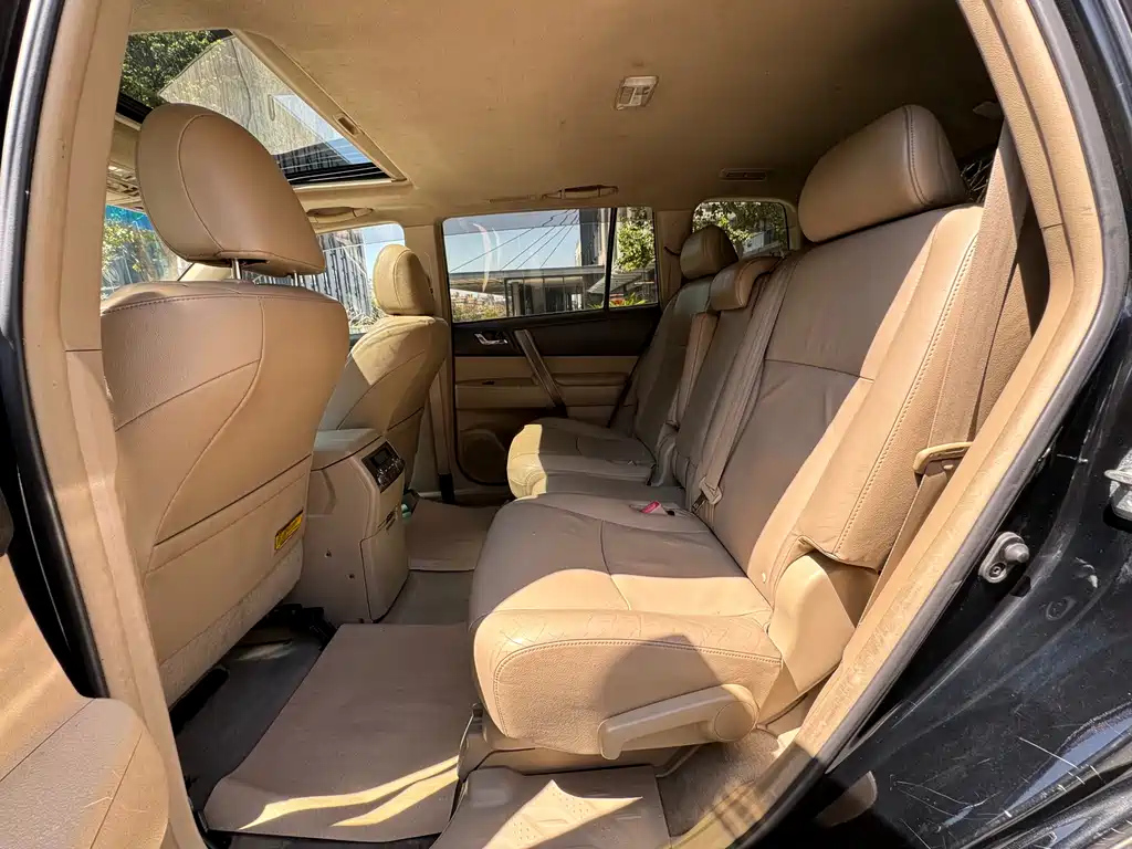 TOYOTA HIGHLANDER 2011
