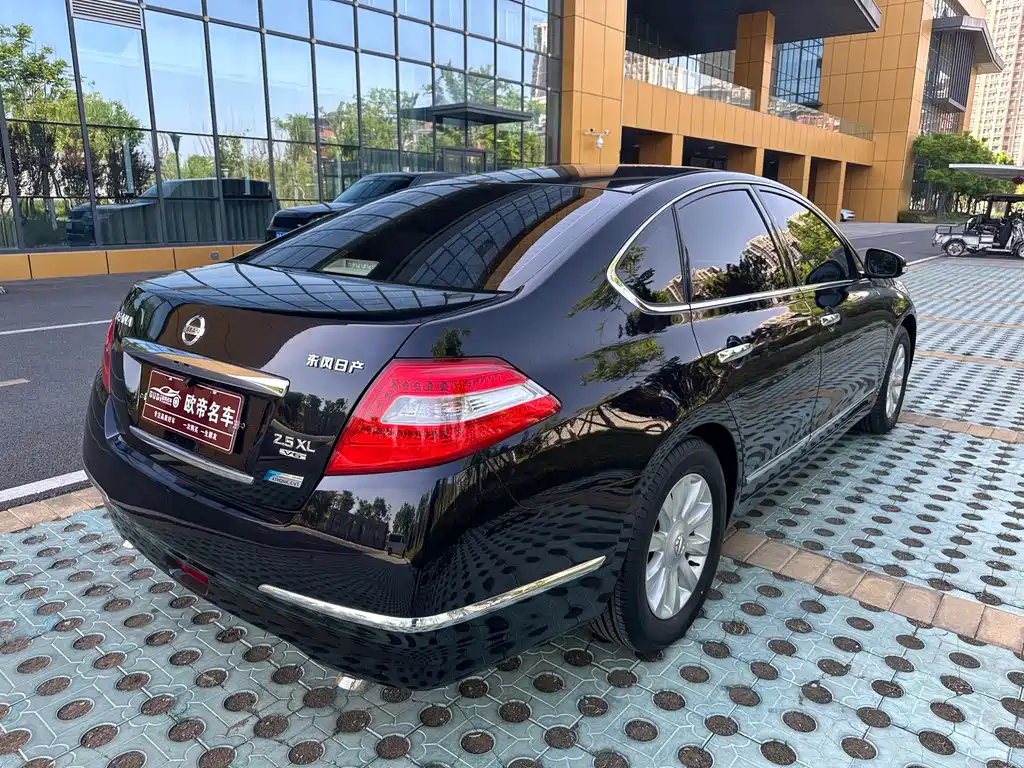 NISSAN TEANA 2010