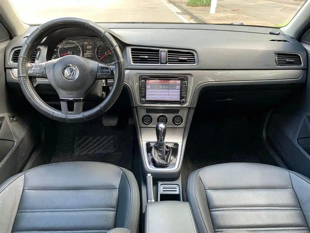 VOLKSWAGEN LAVIDA 2013