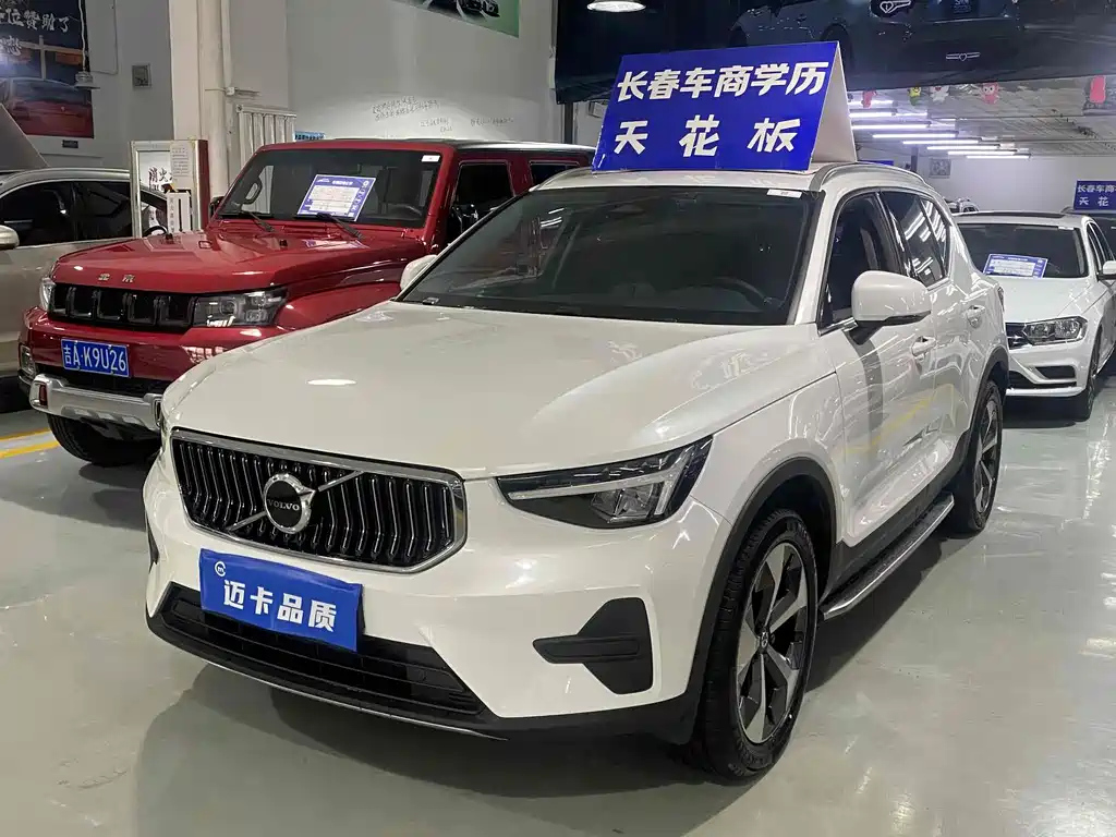 VOLVO XC40 2023