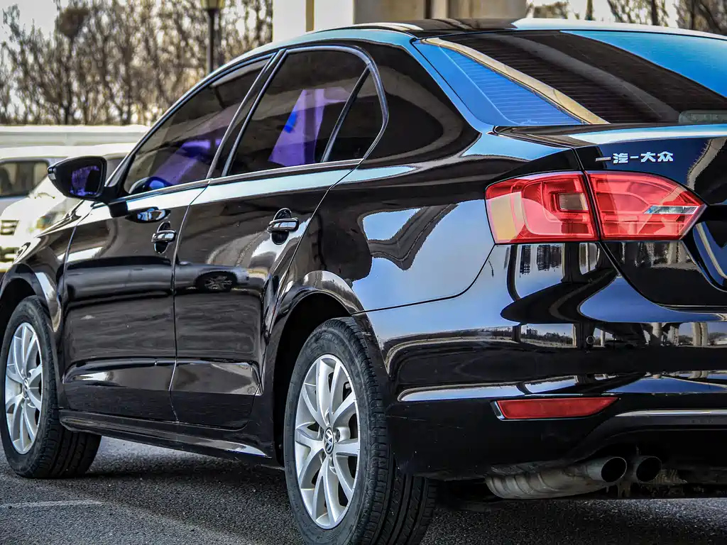 VOLKSWAGEN SAGITAR 2013
