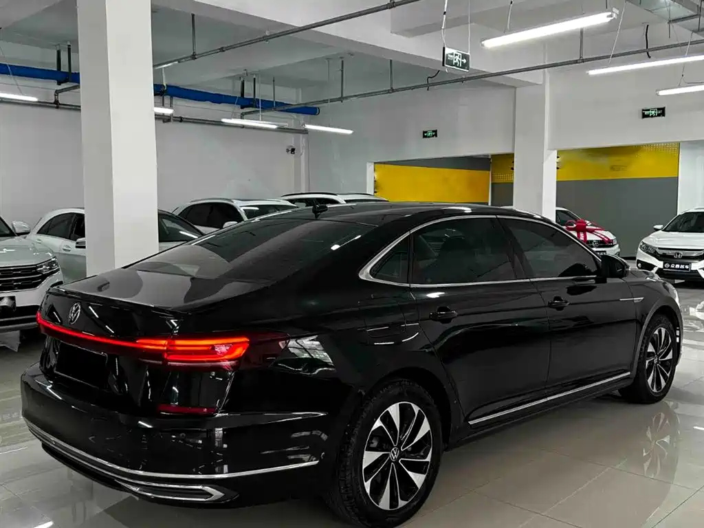 VOLKSWAGEN PASSAT 2021