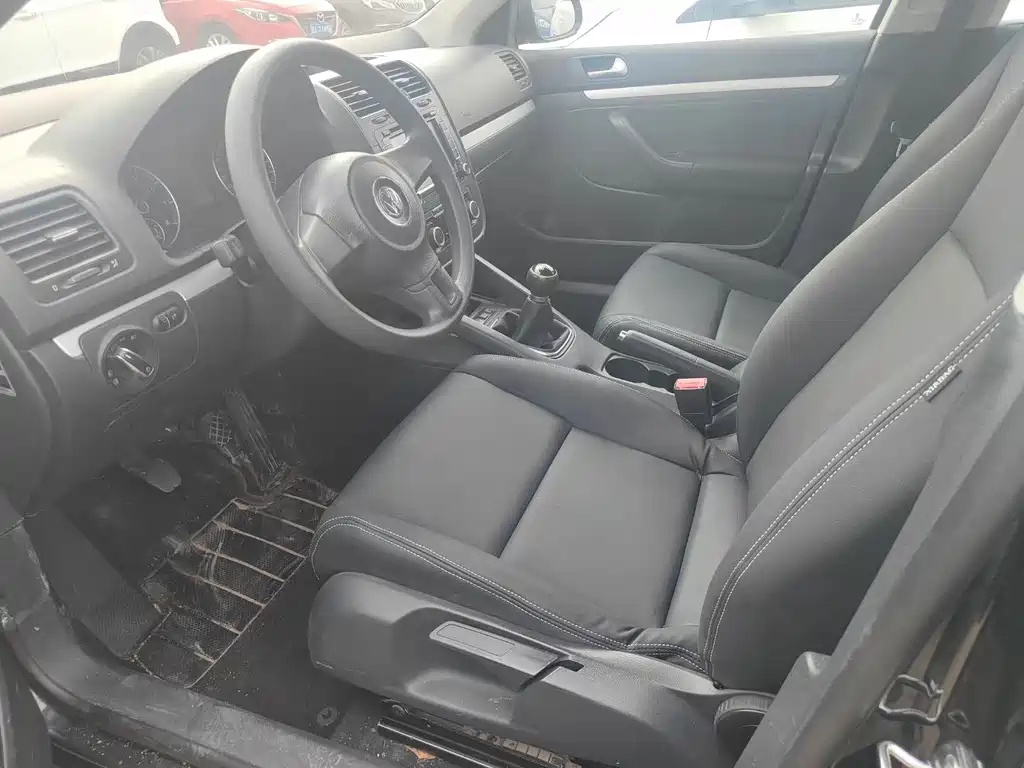 VOLKSWAGEN SAGITAR 2011