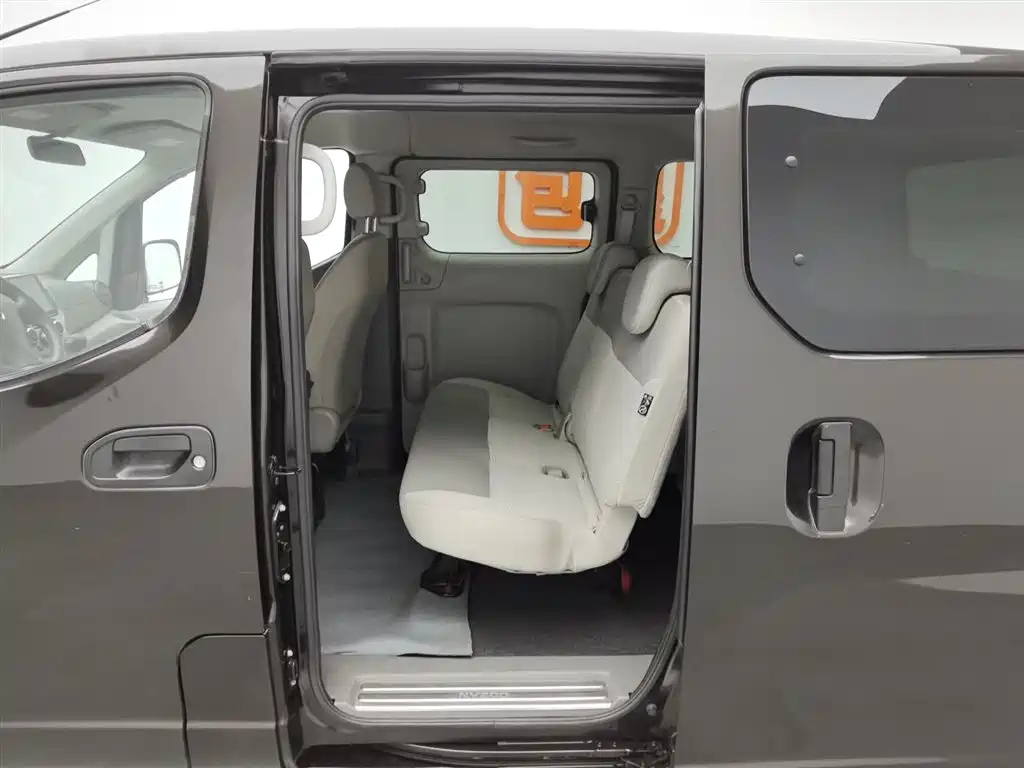 NISSAN NV200 2017