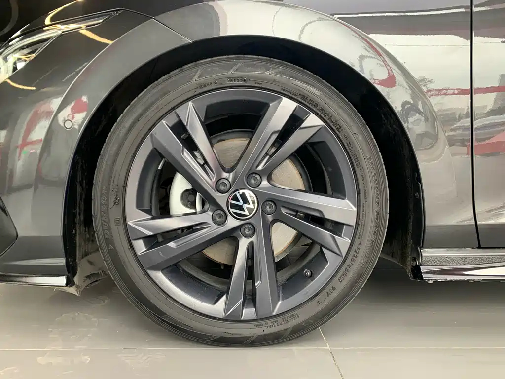 VOLKSWAGEN GOLF 2022