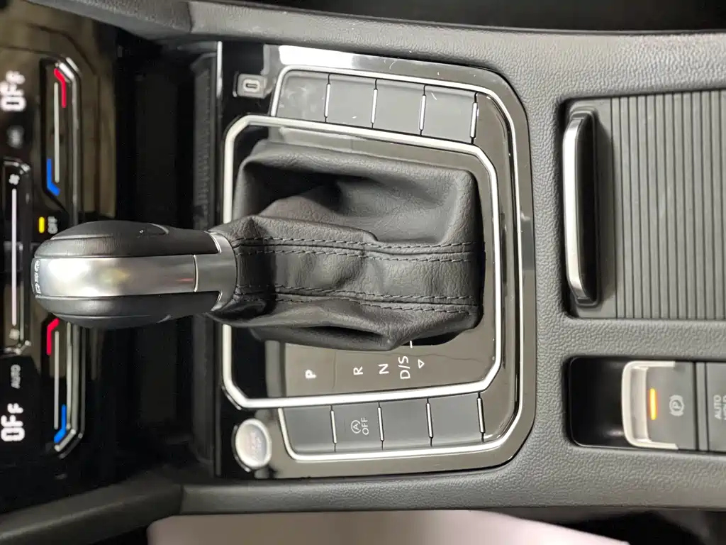 VOLKSWAGEN MAGOTAN 2022